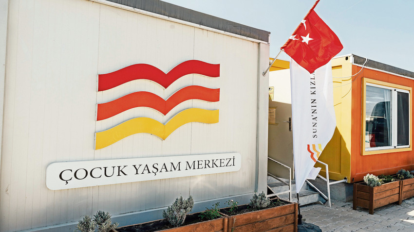 ‘Bir Gülüş Yeter’ deprem bölgesinde