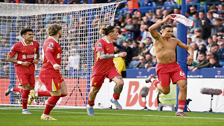 Liverpool’un ligdeki son galibiyet golünü sezon sonu ayrılacağı konuşulan savunmacı Trent Alexander-Arnold, Leicester City deplasmanında attı. Liverpool’un şampiyon olmak için kalan beş haftada bir puan alması yeterli. (Fotoğraf: Getty Images)
