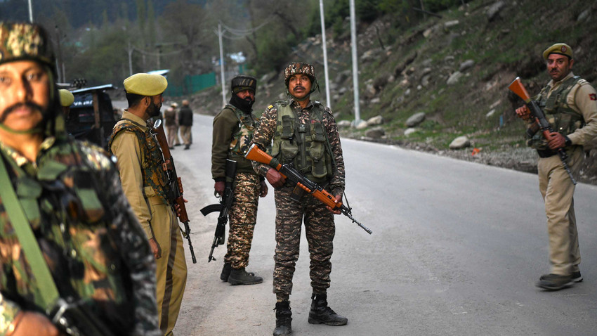 Pakistan ve Hindistan'dan savaş tehditleri: Vizeler iptal, ticaret askıda, sınır kapısı kapatılıyor