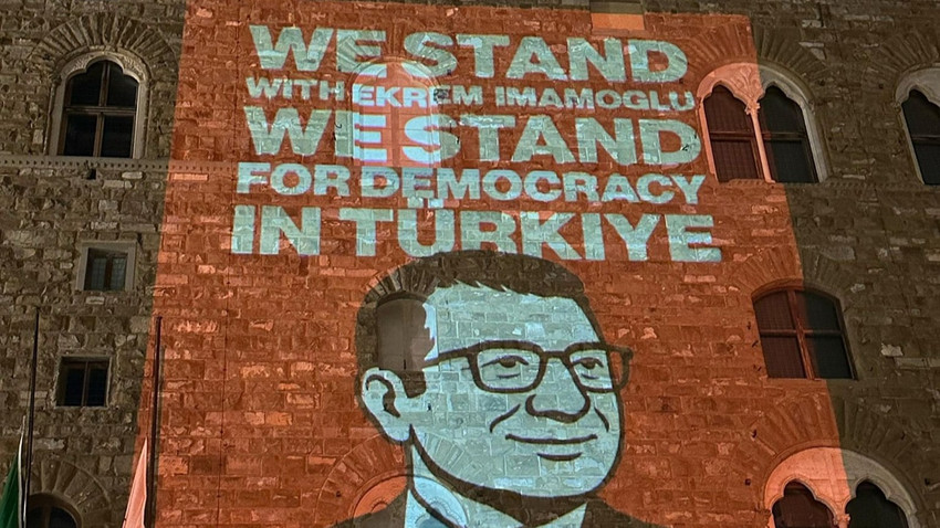Floransa'nın simge yapısı Palazzo Vecchio'ya yansıtıldı: 'Ekrem İmamoğlu'nun yanındayız'