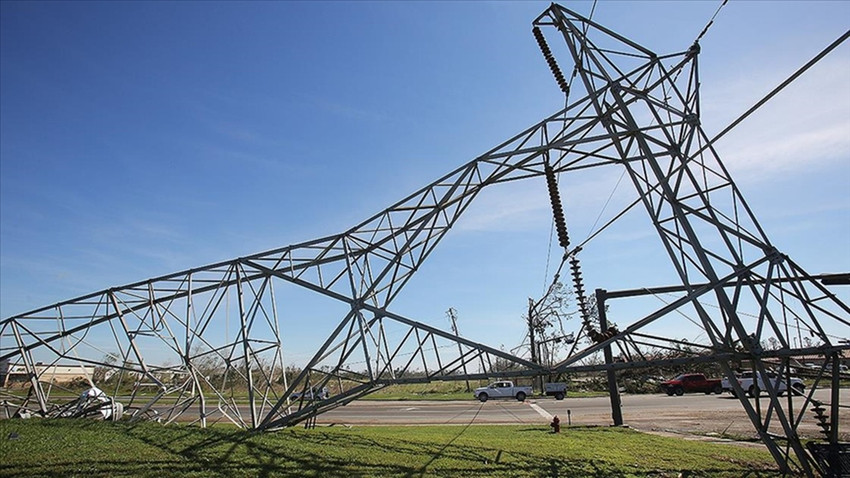 ABD'de şiddetli fırtına 500 bin kişiyi elektriksiz bıraktı