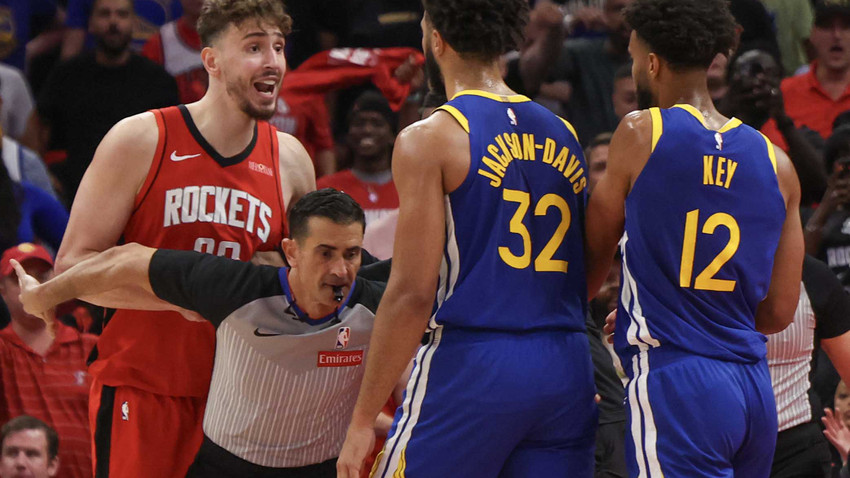 NBA'de gergin gece: Alperen Şengün'e kafa atıldı