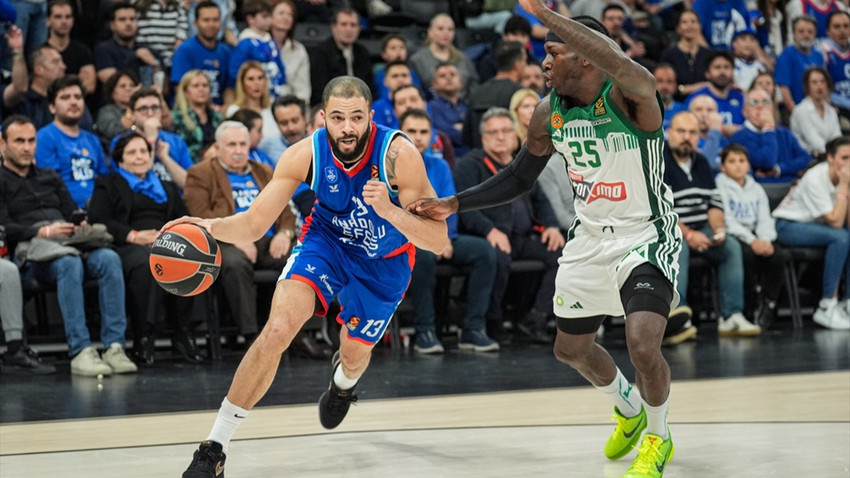 EuroLeague play-off: Panathinaikos'u 85-82 yenen Anadolu Efes seriyi 2-2'ye getirdi