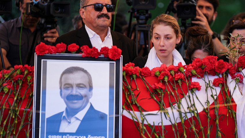 Sırrı Süreyya Önder'in cenazesi Zincirlikuyu Mezarlığı'na defnedildi