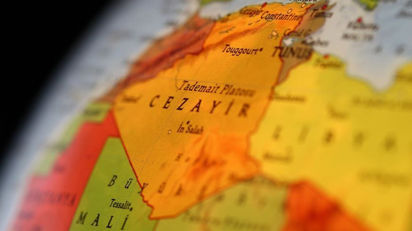 Cezayir Fransızca'yı terk etti, Arapça ve İngilizce kullanma kararı aldı