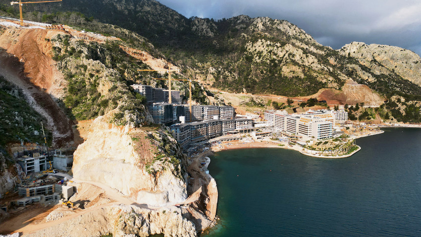 Önce kıyıya kaçak dolgu yaptılar ardından ÇED süreci başlattılar