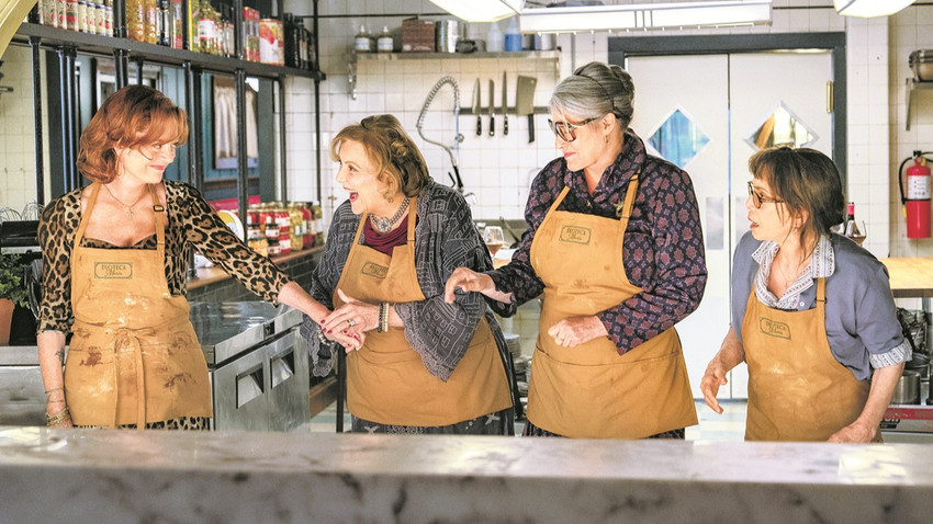Dört adet birbiriyle hiç anlaşamayan ‘nonna’ kadrosu bile filmi izlemek için yeterli bir neden: (Soldan) Susan Sarandon, Brenda Vaccaro, Lorraine Bracco ve Talia Shire.