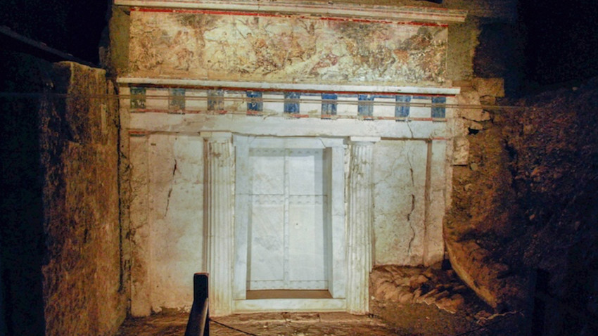 II. Philip mezarının cephesi, Vergina. C: Wikimedia Commons