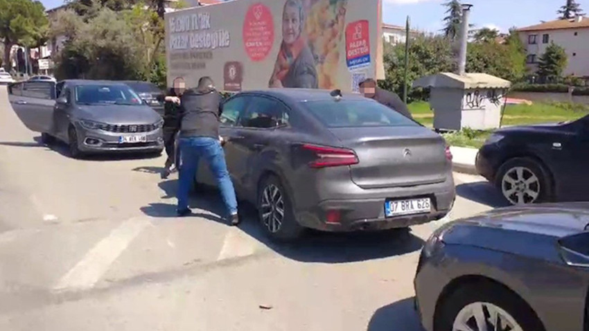 MİT, sahte baz istasyonu kuran siber casusluk çetesini yakaladı