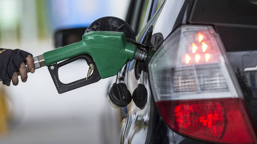 Benzine gece yarısından itibaren zam geliyor