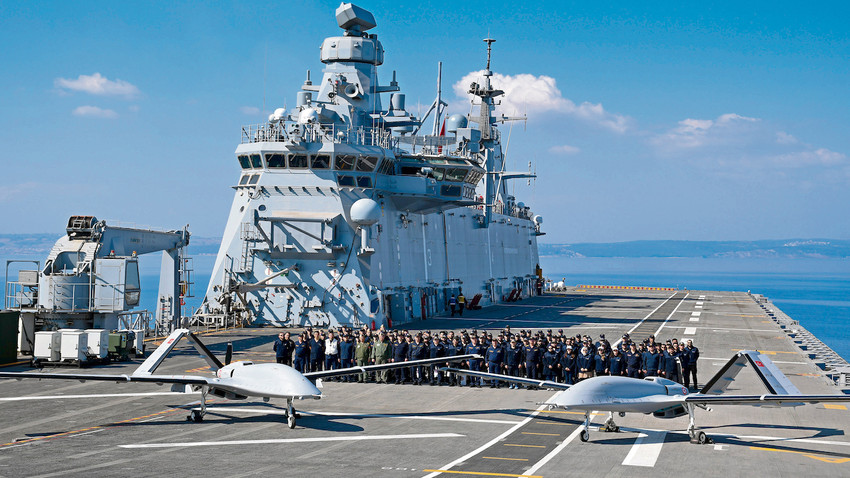 22-25 Nisan tarihlerinde, TCG Anadolu Gemisi’nde, Bayraktar TB3 SİHA’nın “Kısa Pistli Gemiden Tam Otonom Kalkış-İniş Testleri” gerçekleşti. (Fotoğraf: GettyImages)