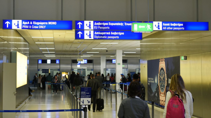 Yunanistan'a giriş için pasaport kontrolünde yeni dönem