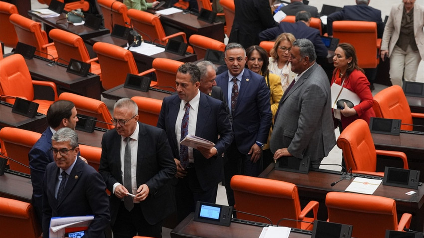 CHP milletvekilleri HSK üyelerinin seçileceği TBMM Genel Kurulu'nu terk etti