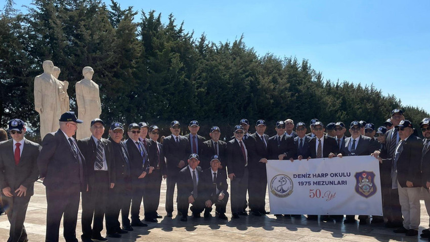 Deniz Harp Okulu 1975 mezunları, 50. yılda Atatürk’ün huzurunda