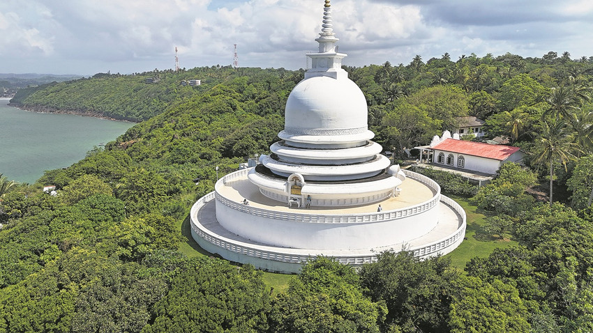 Rumasalla bölgesinde Japanese Peace Pagoda veya Japon Barış Pagodası.