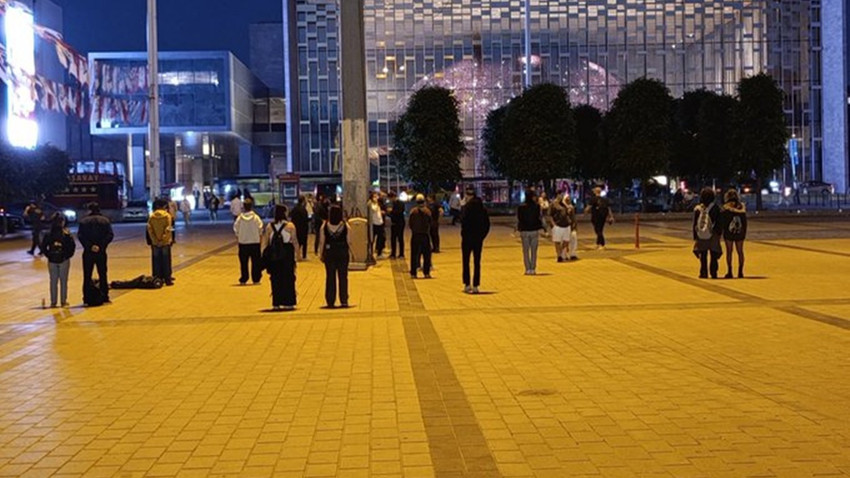 Taksim Meydanı'nda 'duran insan' eylemine polis müdahalesi: 18 gözaltı