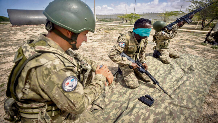 Somali askerleri, Mayıs 2022’de Mogadişu’da Türk Silahlı Kuvvetleri’nin Somali Türk Görev Gücü Komutanlığı tarafından düzenlenen askeri eğitimine katılmıştı.