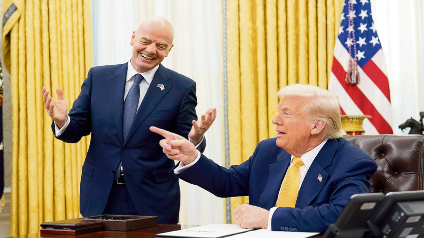 FIFA Başkanı Infantino, Beyaz Saray’daki Oval Ofis’te Trump ile...
