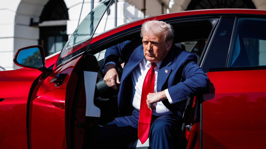 Elon Musk'la kavganın ardından: Trump, kırmızı Tesla'sından kurtulmak istiyor