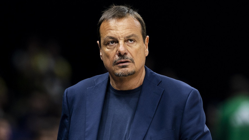 Ergin Ataman'dan Olympiakos taraftarına tepki: Türküm diye salona Yunan bayraklarıyla geliyorlar