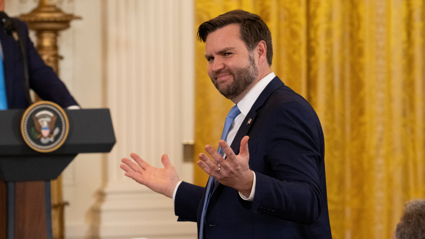 JD Vance, moda eleştirisine 'sınır dışı' şakasıyla yanıt verdi