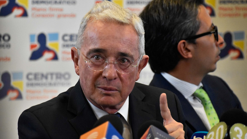 Kolombiya'nın Cumhurbaşkanı Uribe'den kendisine yönelik suikast hazırlığı iddiası