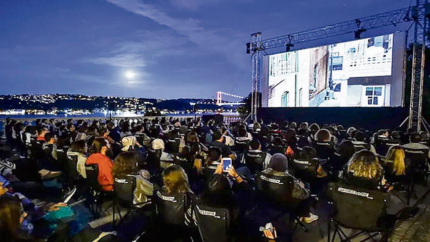 Fıstıklı Teras’ta Başka Sinema