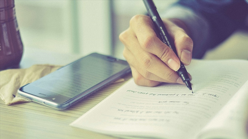 İtalya'da liselerde cep telefonu kullanımı yasaklandı