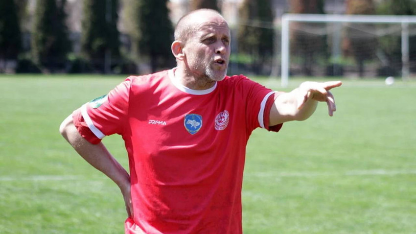 Dünyanın en yaşlı futbolcusu: 59 yaşında profesyonel ligde oynuyor