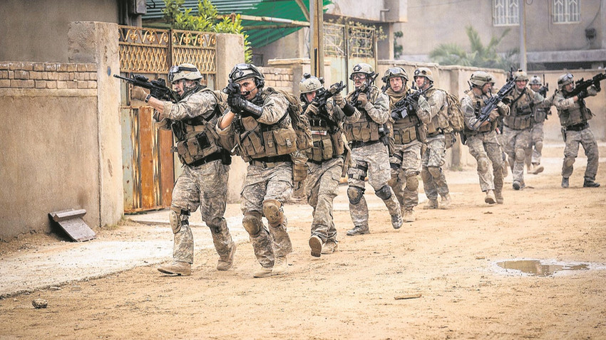 Filmdeki asker kadrosunu çoğunlukla önemli bazı yapımlarda izlediğimiz genç oyuncular oluşturuyor.