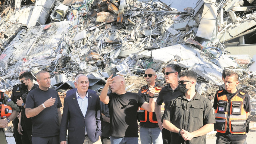 İsrail Başbakanı Netanyahu, İran saldırısında hasar gören mahalleleri gezdi. (Fotoğraf: Getty Images)