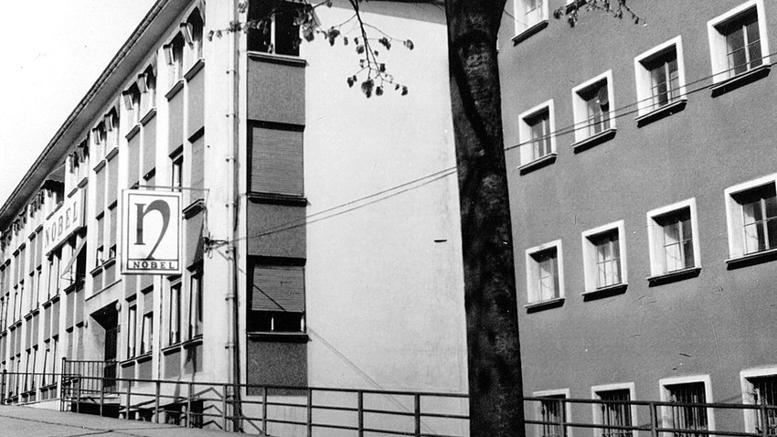 Beşiktaş Barbaros Bulvarı’nda 1960’lı yıllarda Nobel İlaç binası.