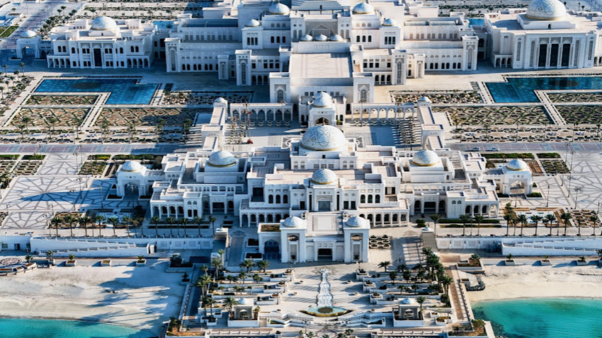 Abu Dabi’deki Kasr El Vatan, BAE lideri ve Abu Dabi şeyhinin sarayı ve devletin merkezi. Granada’daki Elhamra Sarayı’nı andıran bu yapı, İslam’ın altın çağı Endülüs medeniyetine göndermelerle dolu. (Fotoğraf: GettyImages)