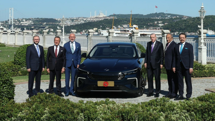 Cumhurbaşkanı Erdoğan Togg’un yeni modeli T10F’yi test etti