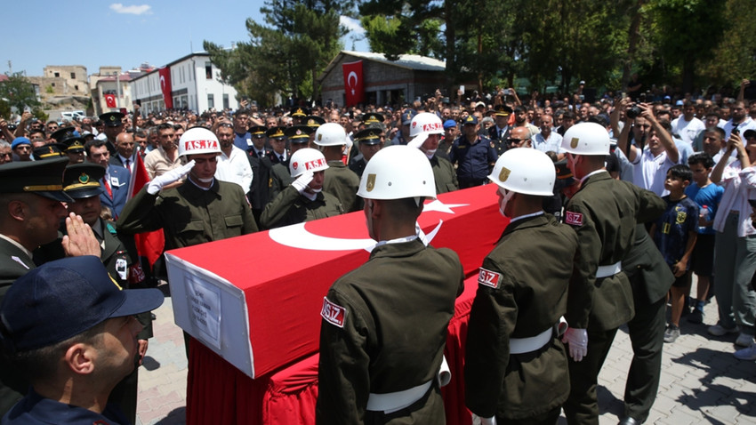 MSB'den 12 şehit askerle ilgili yeni açıklama: Göçük, kimyasal gaz ve tuzak iddialarına yanıt