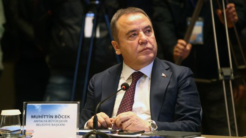 Muhittin Böcek’ten Antalya mitingine mesaj: Tarih gerçeklerin en açık şekilde ortaya çıktığı yüzlerce örnekle dolu, gerçekler yine ortaya çıkacak