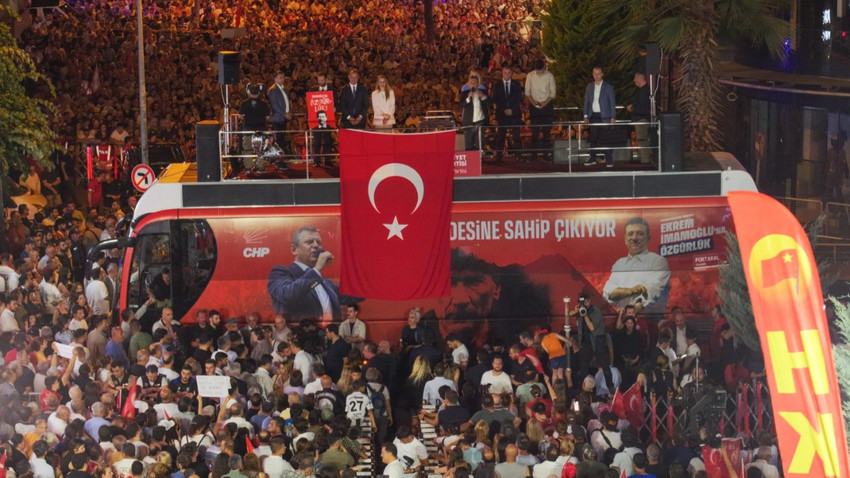 Özgür Özel Sancaktepe'de konuştu: Gün gelecek o bakanları da ona sessiz kalanları da Yüce Divan'da yargılayacağız