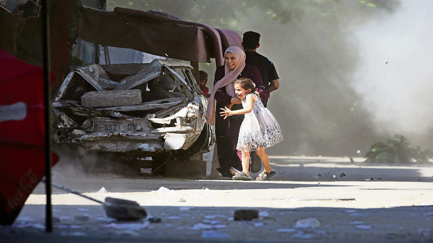 “Gazze’deki anne, babalar çocuklarını güvende tutma kabiliyetlerini kaybettiklerini biliyorlar. Çaresiz hissediyorlar.” (Fotoğraf: GettyImages)