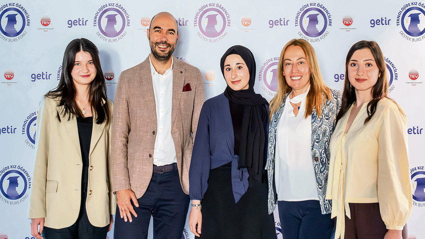 Bukuşmaya Getir ve TEV yöneticilerinin yanısıra bursiyerler de katıldı.