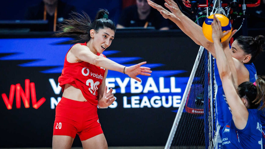 Filenin Sultanları Sırbistan'a 3-0 mağlup oldu