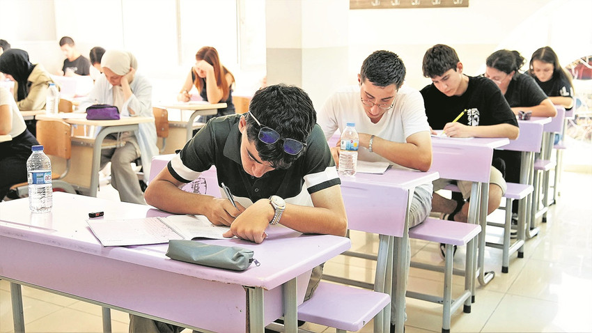 En iyi 30 bin, 16 bin kontenjan için yarışıyor