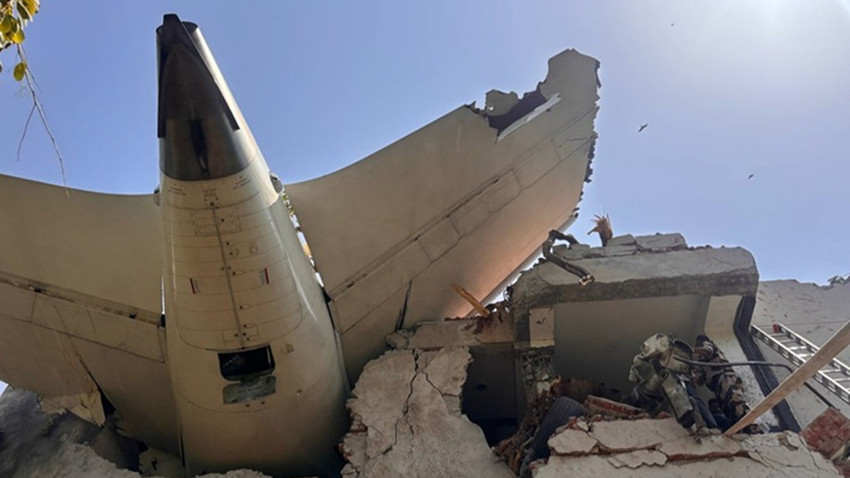Hindistan'daki uçak kazasıyla ilgili yeni iddia: 'Motorlara yakıt akışını kaptan pilot kesti'