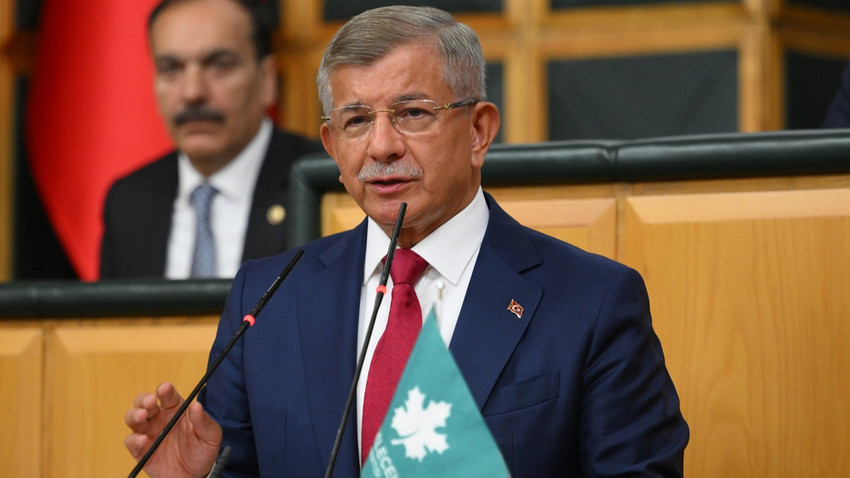 Davutoğlu'ndan istifalara tepki: İktidarın manevraları doğrultusunda hareket edenler millete karşı büyük bir suç işledi