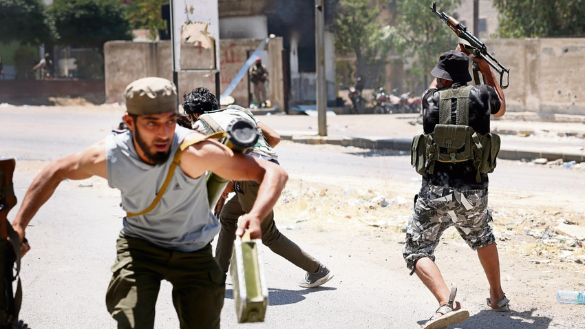 Silahlı Bedeviler, Süveyde’de Dürzi milislerle çatışırken. (Fotoğraf: GettyImages)