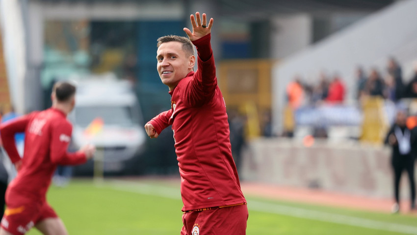 Galatasaray'da Frankowski'yle yollar ayrıldı, Yunus Akgün'le sözleşme uzatıldı