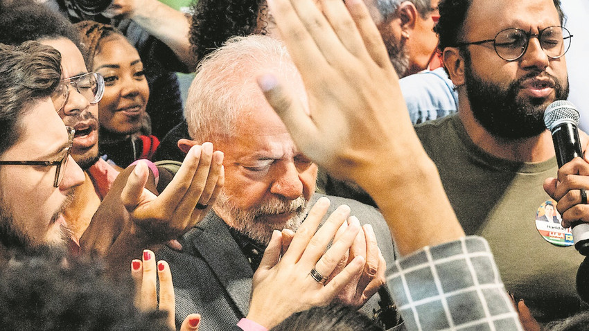 Belgesel, inanç, siyaset ve gücün tehlikeli birleşimi üzerine düşündürücü bir başyapıt.