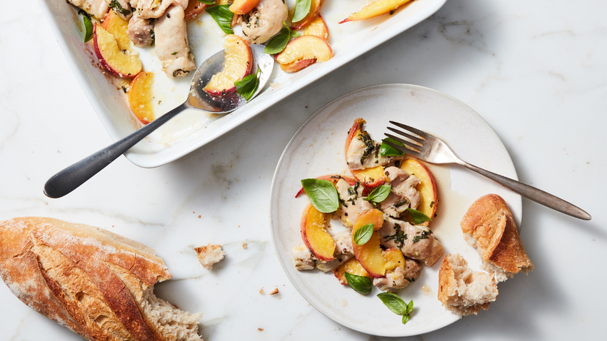 Fırında şeftalili, fesleğenli ve zencefilli tavuk butları