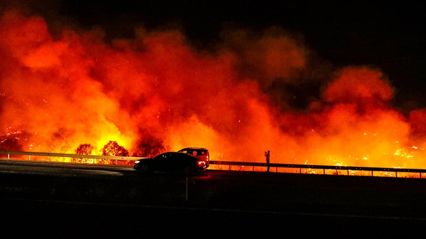 Diyabakır'da 'örtü 'yangınları: Üç kişi dumandan etkilendi, alevlere müdahale sürüyor