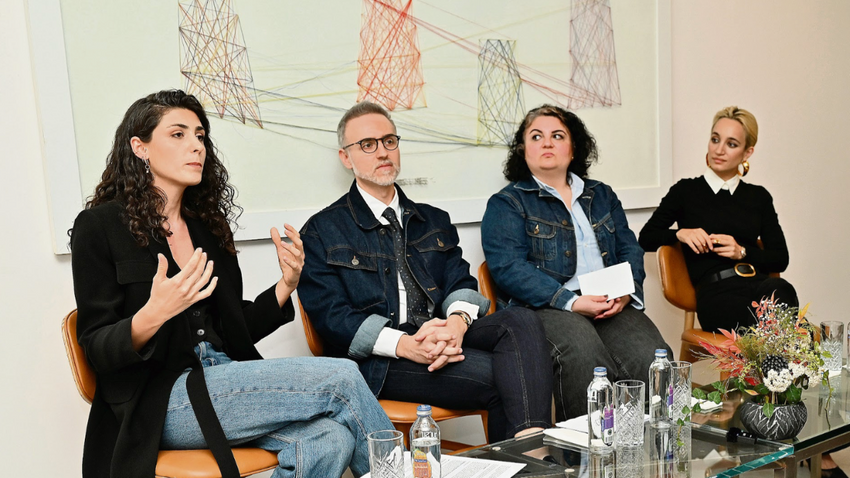 10 projeye ve farklı sanatçılara ev sahipliği yapan Gate 27 Direktörü Burak Mert Çiloğlugil “Almanakların önemli bir arşiv malzemesi olduğunu düşünüyorum” diyor.