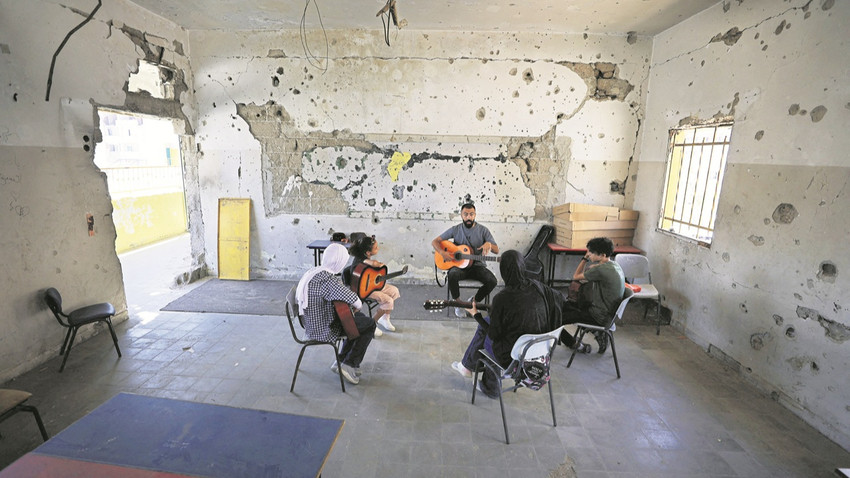 Bu fotoğraf 5 Ağustos’ta eğitime çadırda devam eden Edward Said Ulusal Müzik Konservatuvarı’nda öğretmenler tarafından çekildi. (Fotoğraf: Reuters)